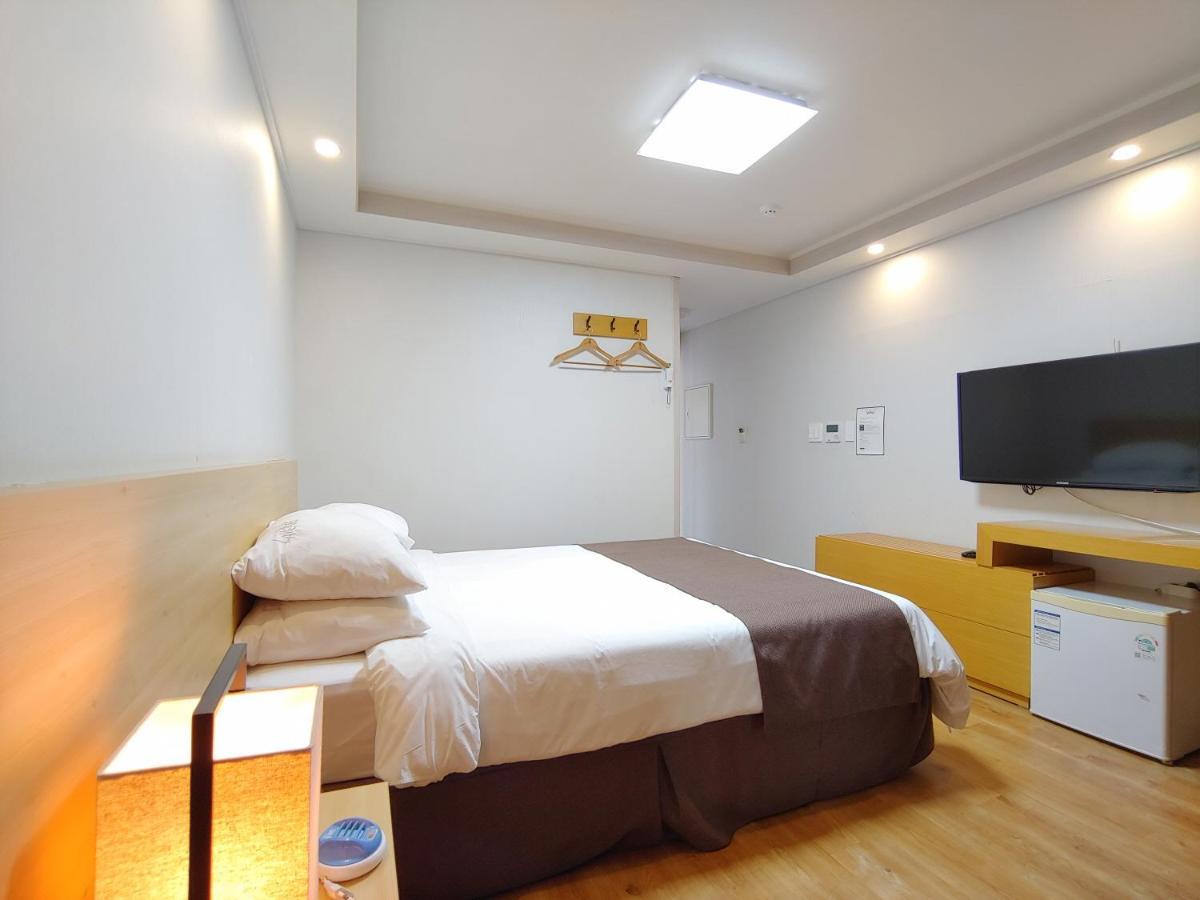Jeju Lavender Hotel Seogwipo Exteriör bild
