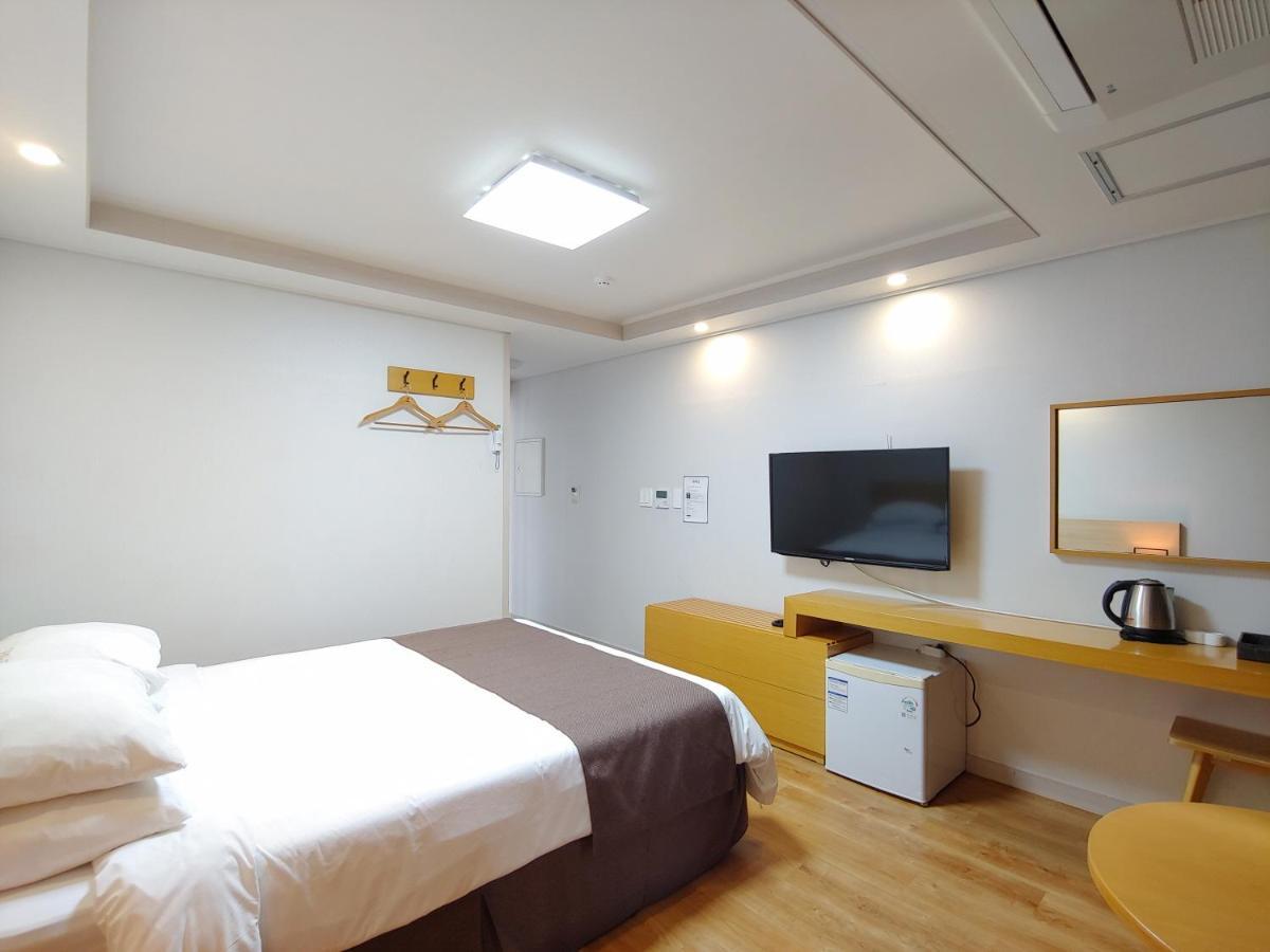 Jeju Lavender Hotel Seogwipo Exteriör bild