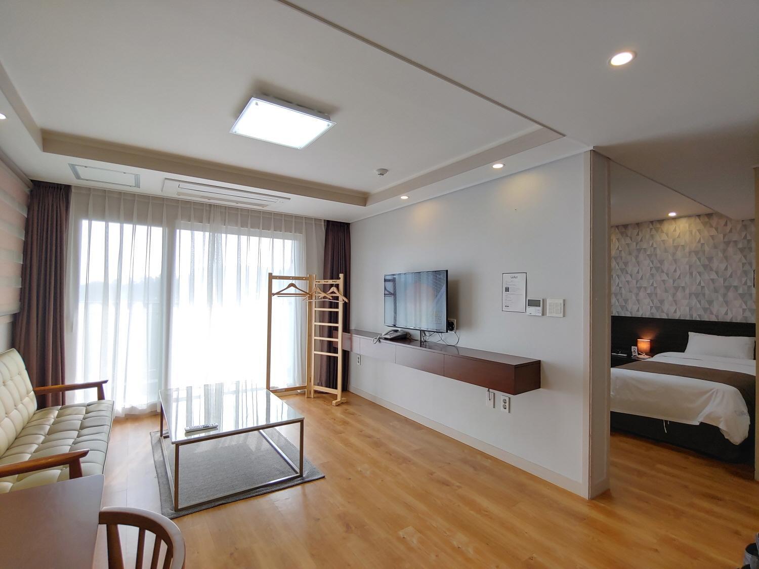 Jeju Lavender Hotel Seogwipo Exteriör bild