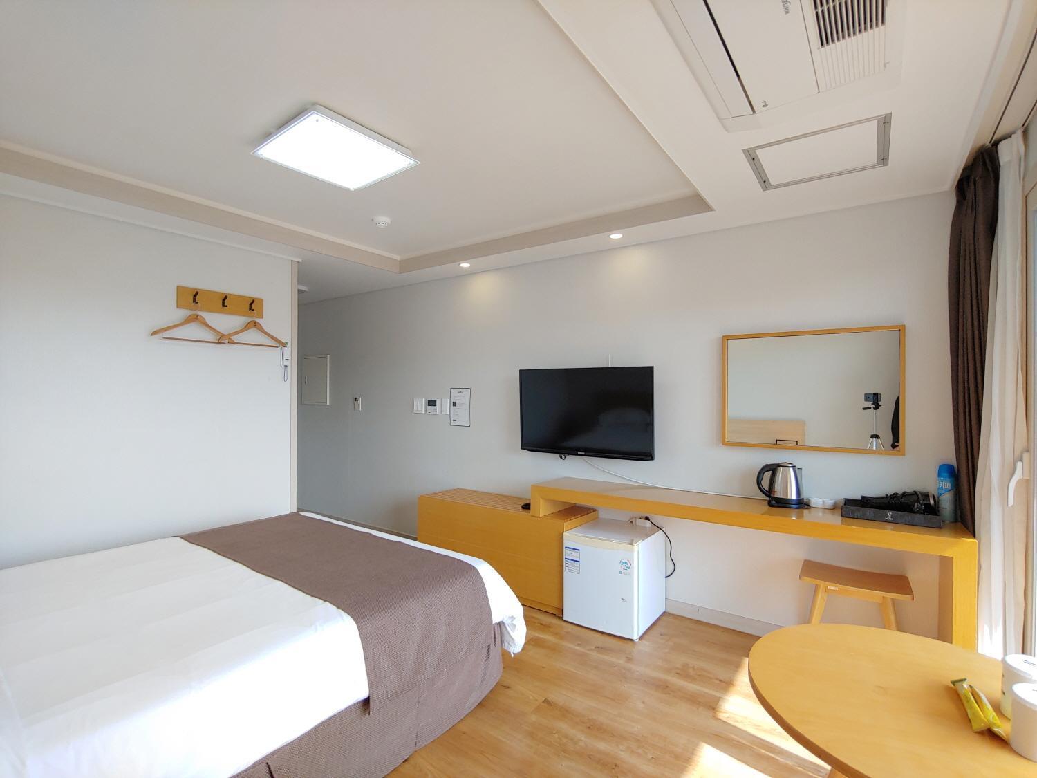 Jeju Lavender Hotel Seogwipo Exteriör bild